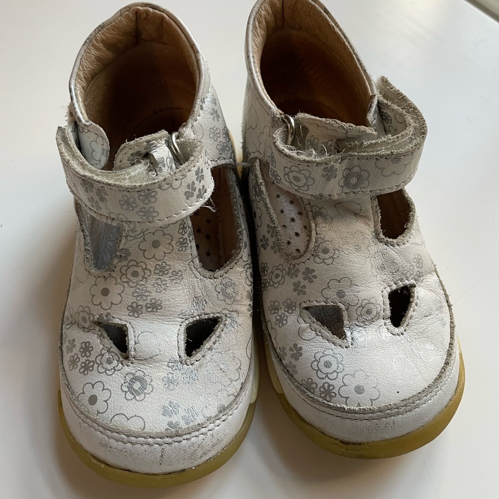 Falcotto BEST FIRST GIRL TODDLER SHOES! US size 7 - European 23